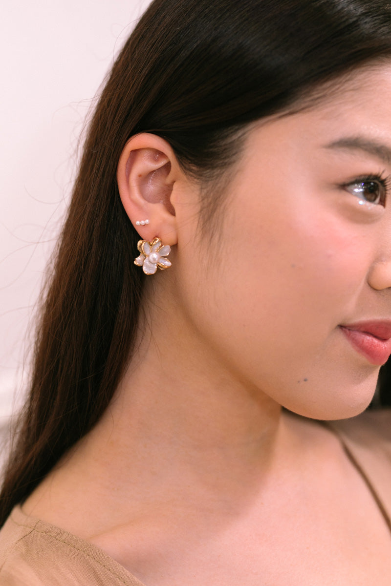 Natalie Pearl Flower Earrings
