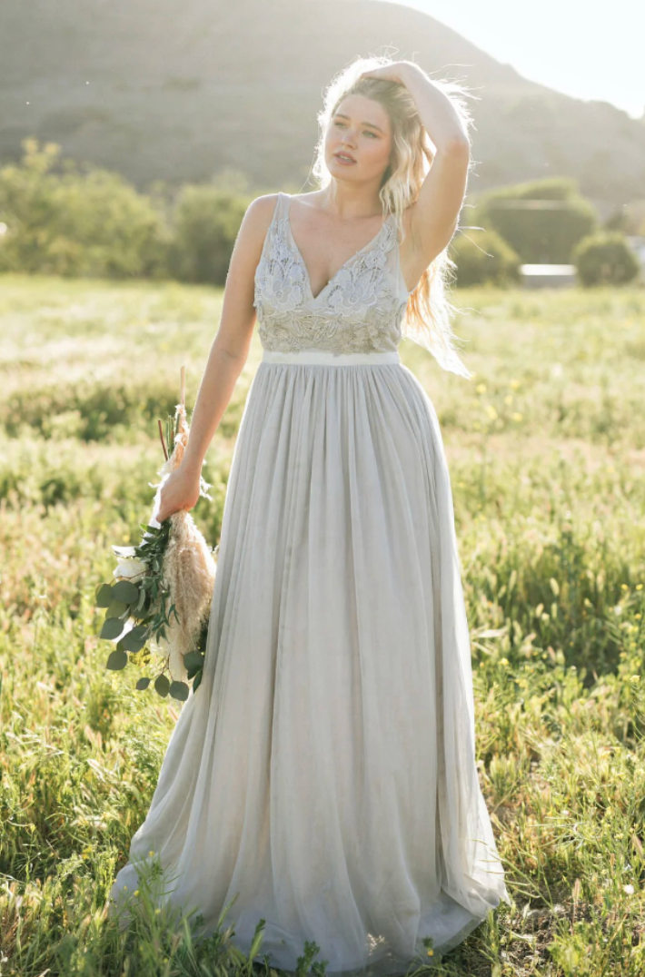 How to Make a Stunning Statement at a Wedding with Your Tulle Dress