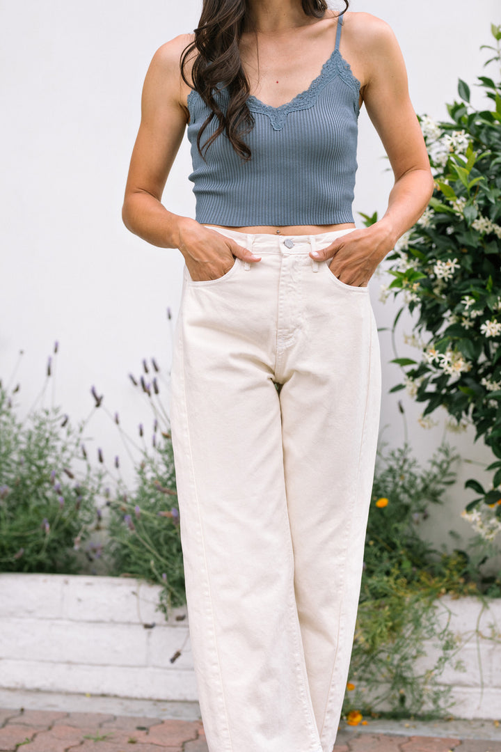 Relaxed, barrel-shaped white jeans with button-zipper closure and 5-pocket design for a laidback, comfortable style.