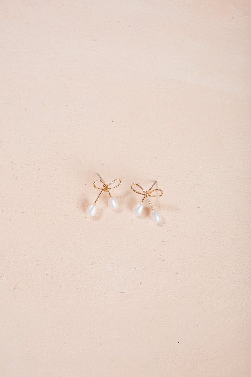Leanne Pearl Bow Earrings Earrings Ana
