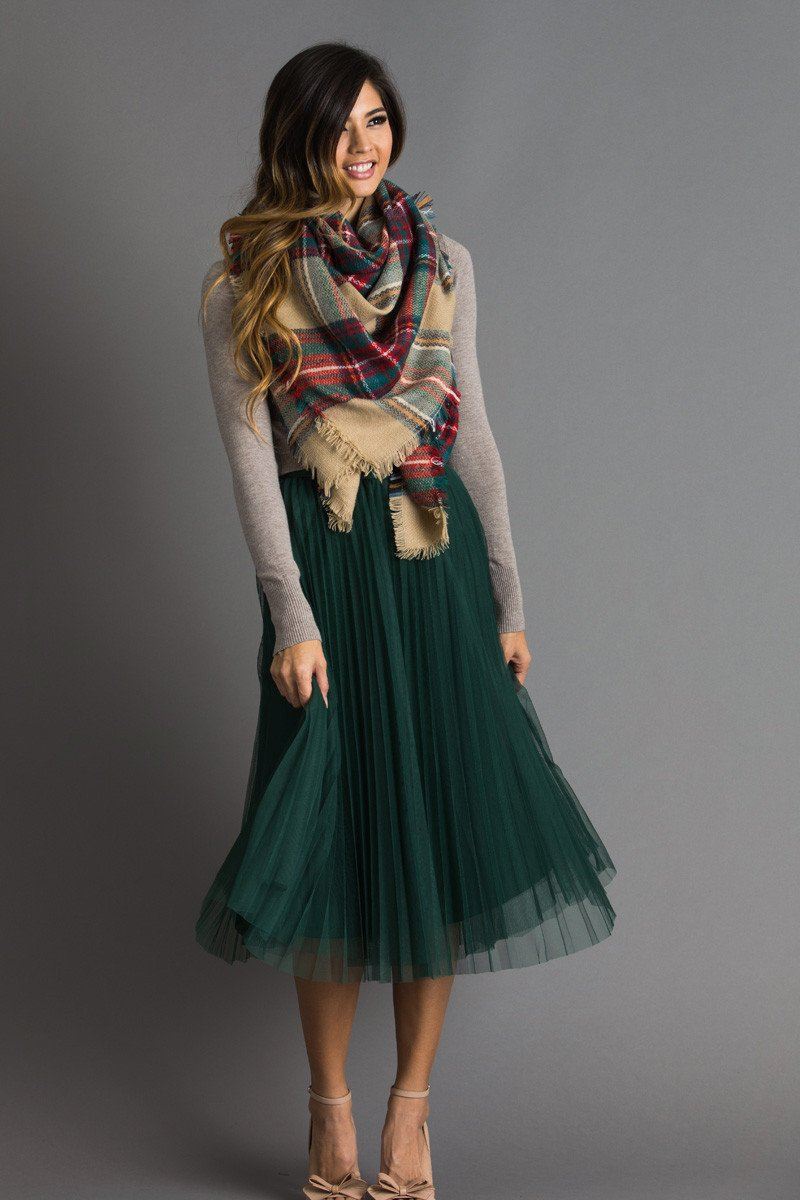 green skirt dress Itscaelo Long green skirt. White top. Kaoa. #green #white #skirt #top